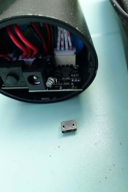 Photo of free Tyre pump - battery operation not working (Oxford-Freegle CGA OX4) #1