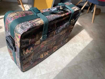 Photo of free Medium suitcase on wheels (CT10) #2