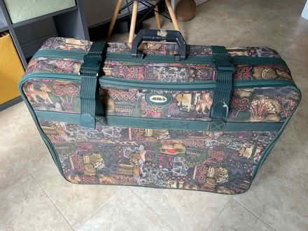 Photo of free Medium suitcase on wheels (CT10) #3
