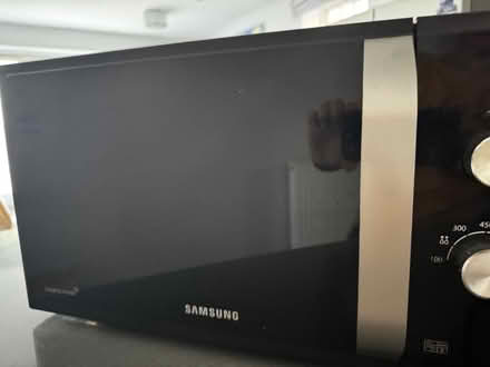 Photo of free Samsung Microwave (Chipping Barnet EN5) #1