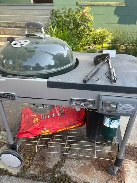 Photo of free Charcoal grill with propane starter (SE Portland) #1