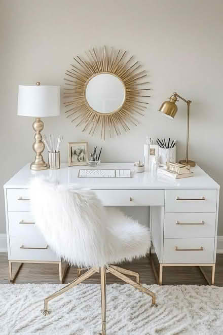 Photo of White desk (Sidley TN39) #1