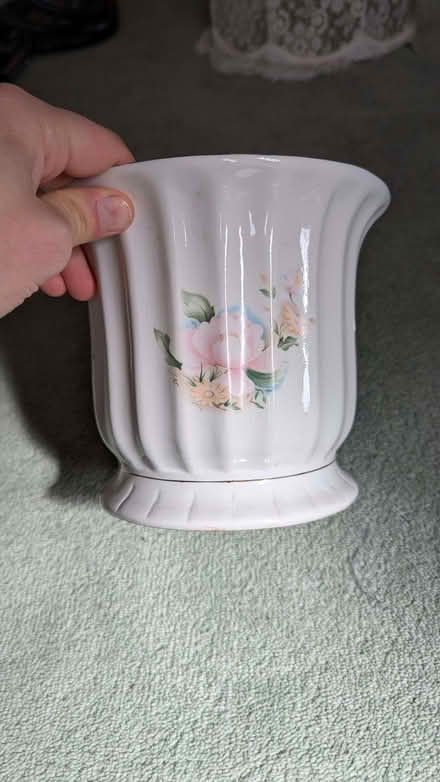 Photo of free Pottery plant vase (Northwich CW9) #1