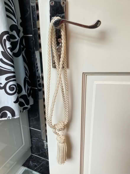 Photo of free Rope curtain tie back - cream satin rope with tassel (Bilton CV22) #4