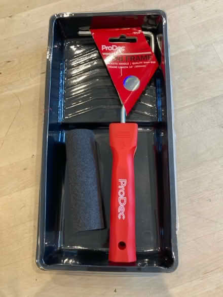 Photo of free Small paint tray and roller (Newbury RG19) #1