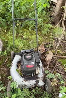 Photo of free 2 lawn mowers (non-working) (Woodinville/Cottage Lake) #2