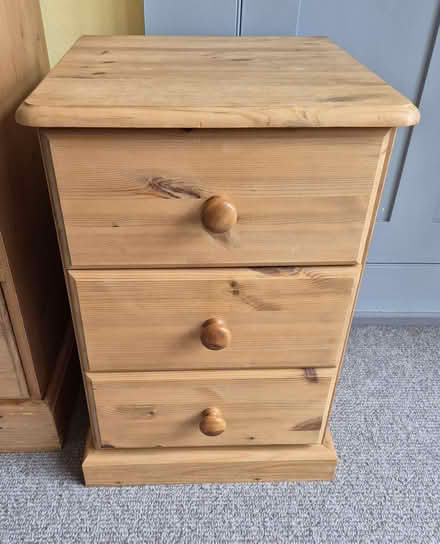Photo of Pine Bedside Table (Bilton CV22) #1