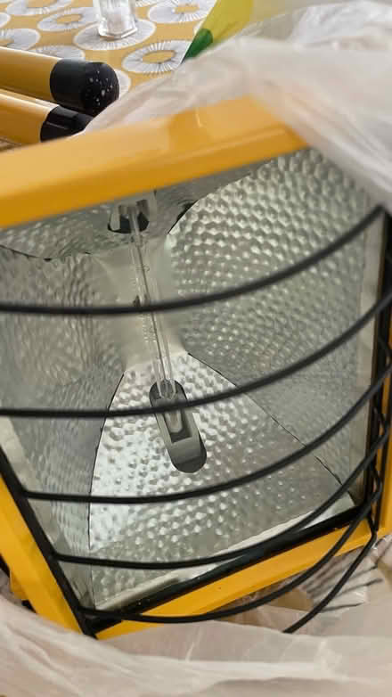 Photo of free Tripod double work light (Brentwood CM13) #2