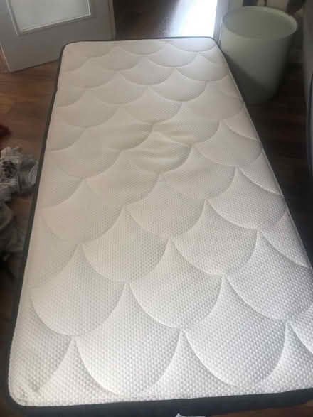 Photo of free Dreamcloud single bed luxury hybrid (Richmond TW1) #2