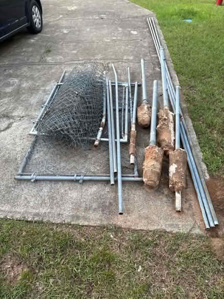 Photo of free 4β tall chain link π fence (Leesburg) #1
