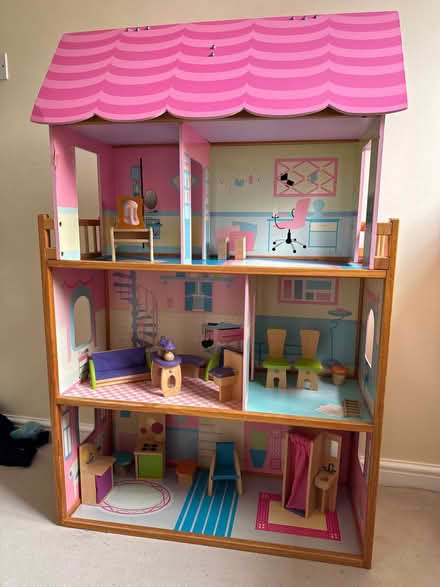Photo of free Child’s dollhouse (Woodley RG5) #1