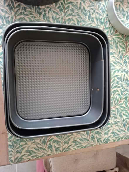 Photo of free nesting baking tins round & square (Blairgowrie PH10) #4