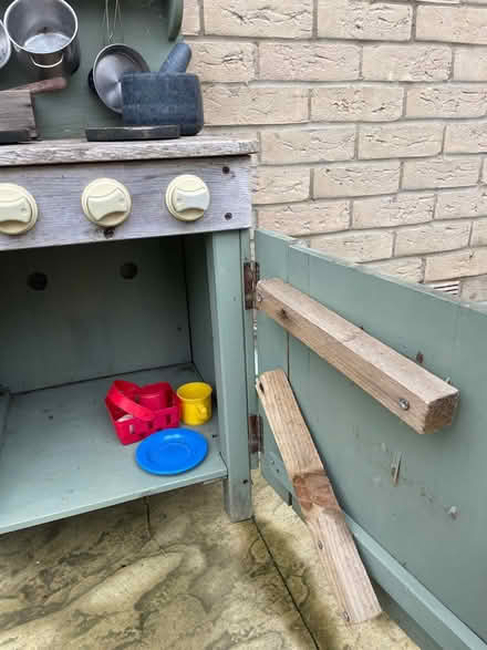 Photo of free Mud kitchen (CM1 Beaulieu) #3