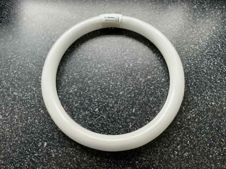 Photo of free Circline 30cm fluorescent tube 32W daylight (Beaconsfield HP9) #1