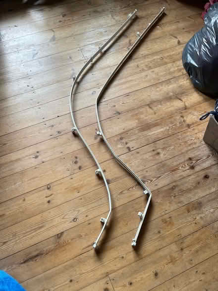 Photo of free bay window curtain track (Alcester Lanes End B14) #1