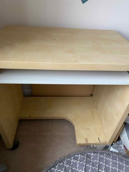 Photo of free Small desk (Twerton, BA2) #1