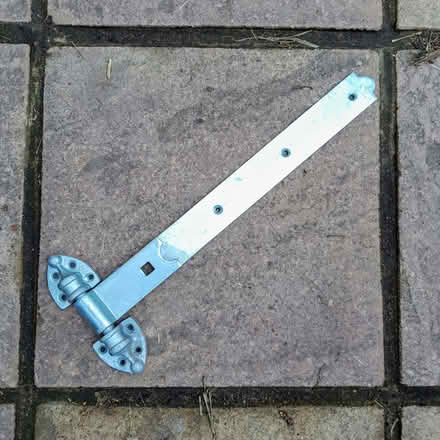 Photo of free 6 gate hinges and a bolt (Blackness TN6) #1