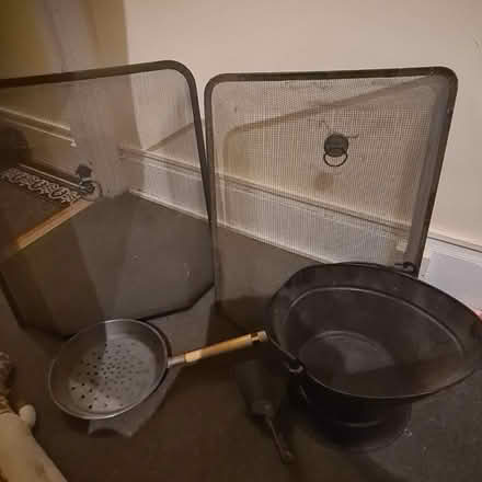 Photo of free Fire Place/ Guard - Set (TW7) #3