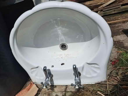 Photo of free Bathroom suite (B44) #1