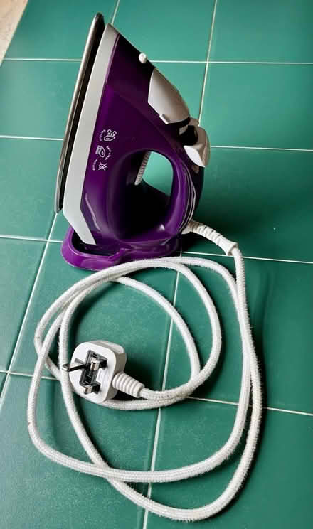 Photo of free Steam iron (CB1 (Petersfield) Mill Road) #3