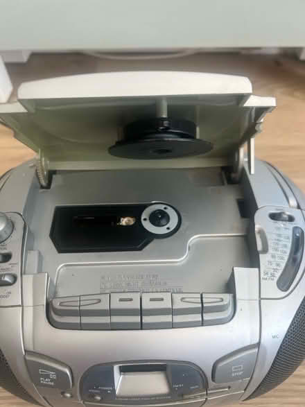 Photo of free cassette / cd / radio player (Hollins BL9) #4