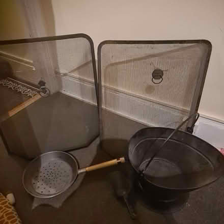 Photo of free Fire Place/ Guard - Set (TW7) #1