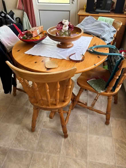 Photo of free Sofa, table & chairs, cabinet/sideboard (Horspath OX33) #2