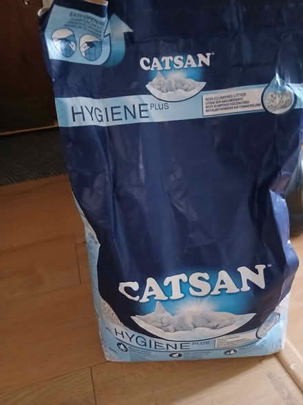Photo of free Half a 20L bag catsan litter (Haggerston E8) #1