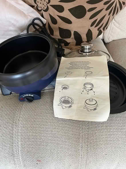 Photo of free Electric Crock pot with grill pan (Shirley, Croydon) #1