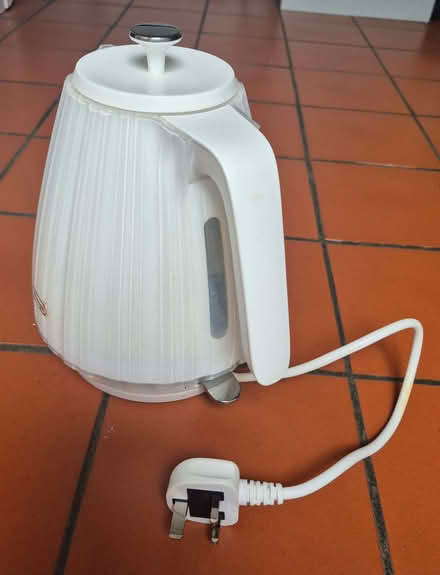 Photo of free Cordless kettle (does not always switch itself off) (Barnard's Green WR14) #1
