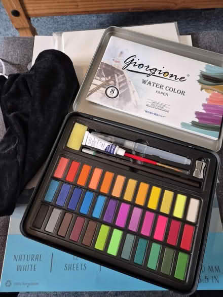 Photo of free Watercolours and paper (Westcliff SS0) #1