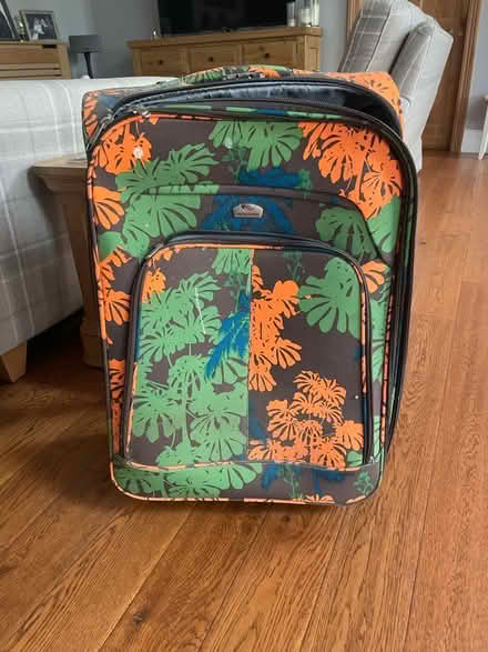 Photo of free Medium suitcase (Wellington TF1) #1