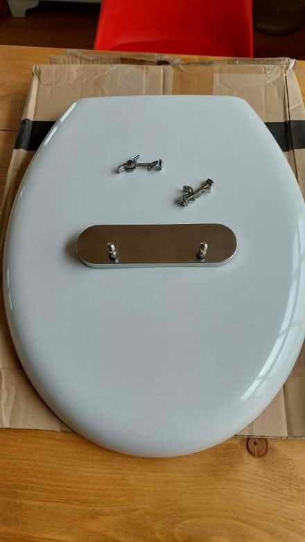 Photo of free White plastic toilet seat unused (Kendal LA9) #2