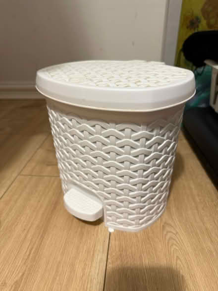 Photo of free Small rubbish bin (Islington N1 (essex road)) #2