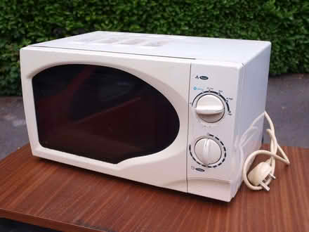 Photo of free Small microwave cooker (Littleover DE23) #1
