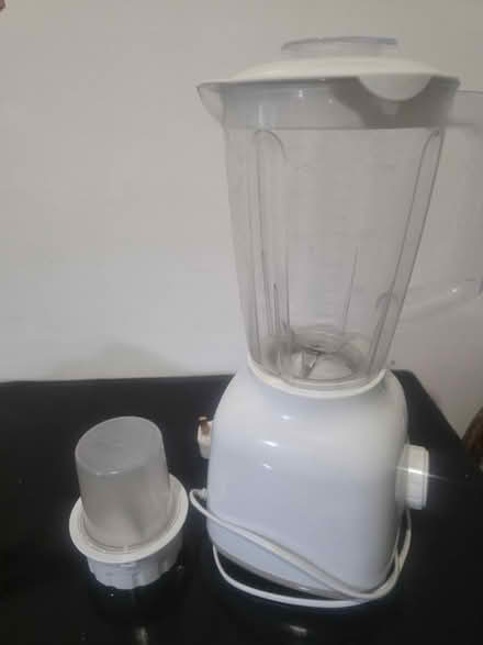 Photo of free Blender (LS8 5LP) #1