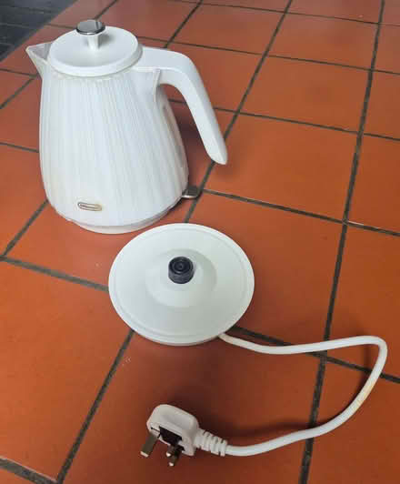 Photo of free Cordless kettle (does not always switch itself off) (Barnard's Green WR14) #2
