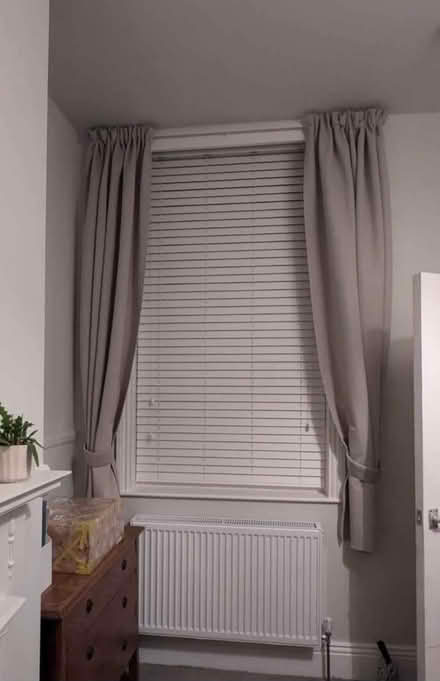 Photo of free White venetian blind (South Norwood) #1