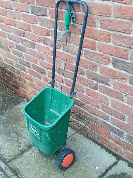 Photo of free Seed/fertiliser spreader (Montgomery SY15) #1