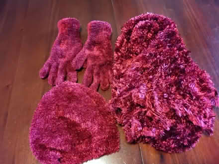Photo of free Hat, Scarf & Gloves set (Stratford E15 4) #1