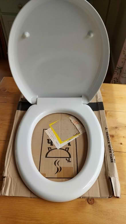 Photo of free White plastic toilet seat unused (Kendal LA9) #1