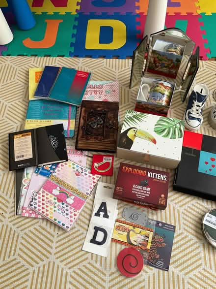 Photo of free Job lot of decorations and trinkets etc (Kilburn NW6) #2