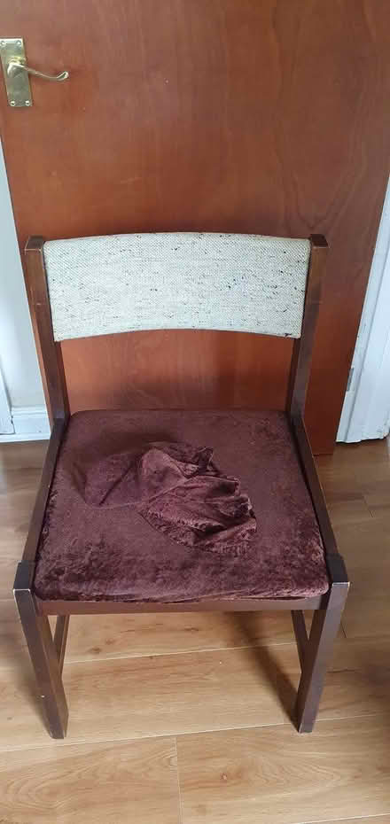 Photo of free 6 dining chairs (LE3 near Western park) #2