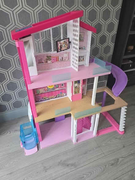Photo of free Barbie Dreamhouse (Southfields SW18) #1