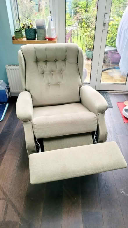 Photo of free 2 super comfy green recliner chairs (Morden (near Ravensbury Park)) #4