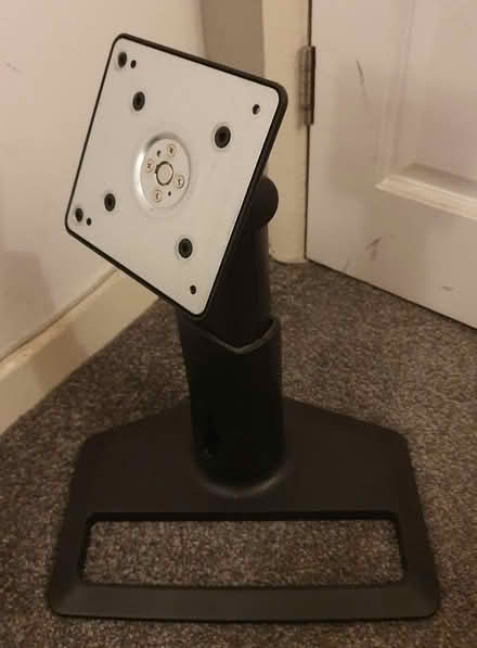 Photo of free HP Monitor stand (Chingford E4) #3