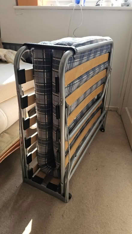 Photo of free zed bed (Tamworth B77) #1