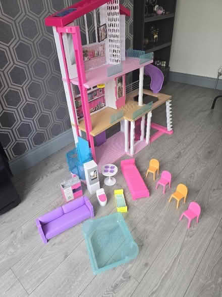 Photo of free Barbie Dreamhouse (Southfields SW18) #4