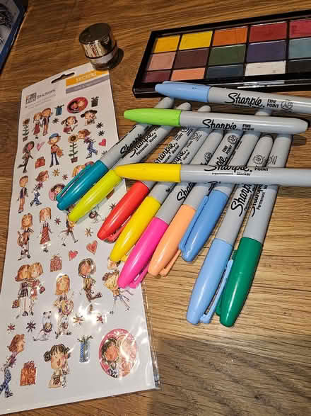 Photo of free Sharpies, eye shadow, stickers and Estee Lauder creme (small (Herne Hill SE24) #3