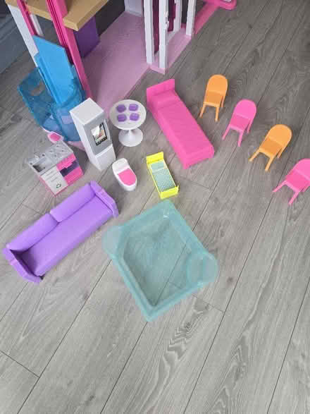 Photo of free Barbie Dreamhouse (Southfields SW18) #3